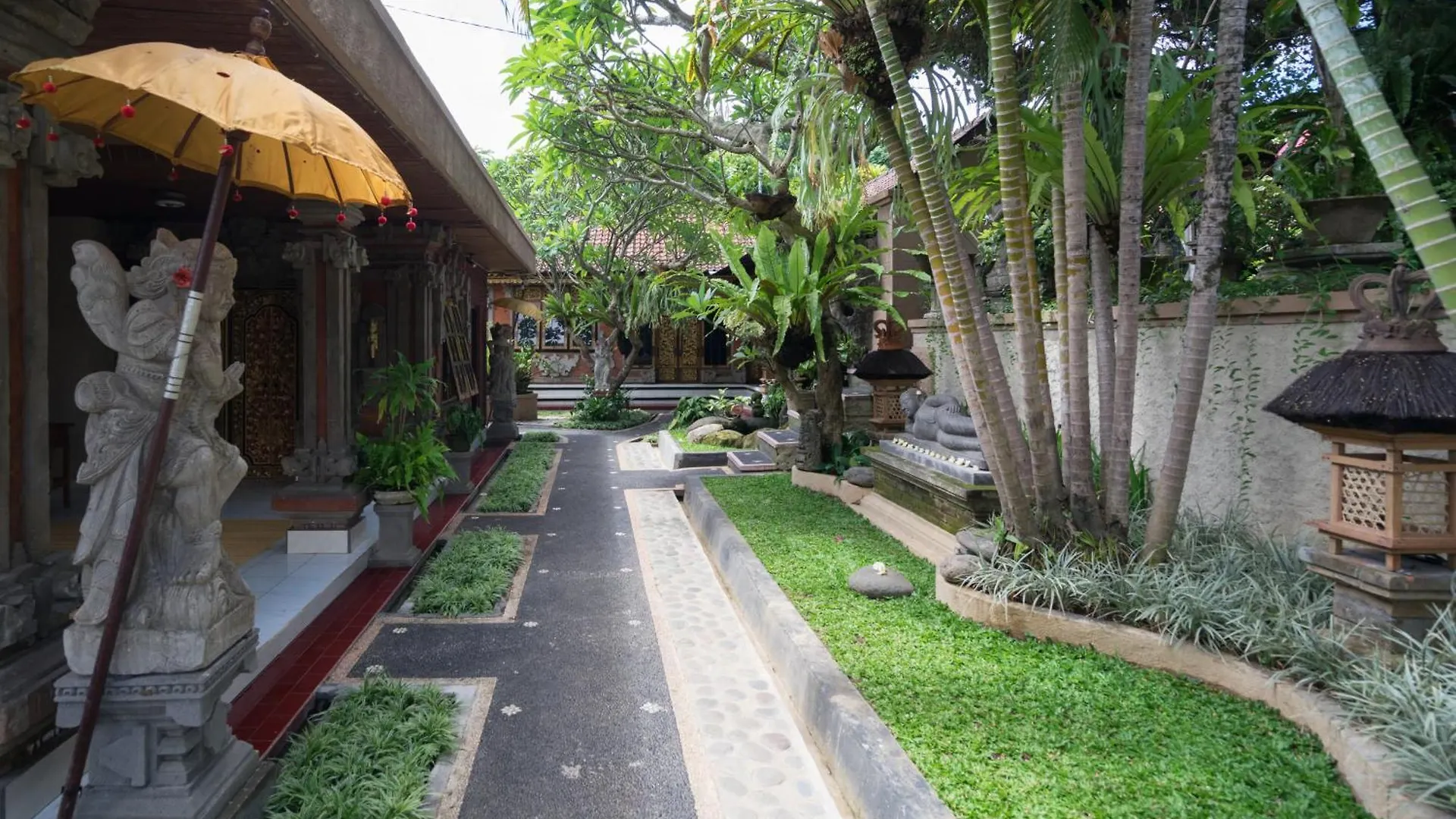 Nuaja Balinese Guest House Ubud  2*, Ubud (Bali)